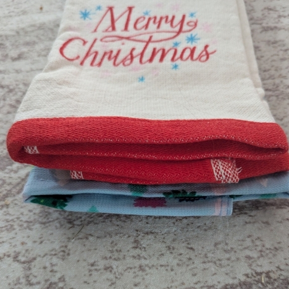 NWT Festive Christmas Kitchen Towel Set - Picture 3 of 4